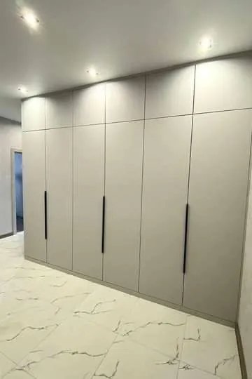 full wall fitted wardrobe