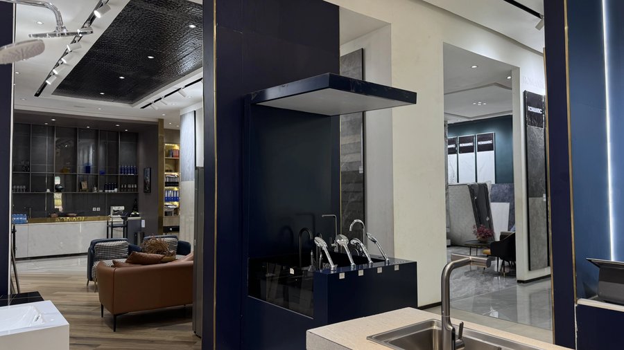 faucet and sink display
