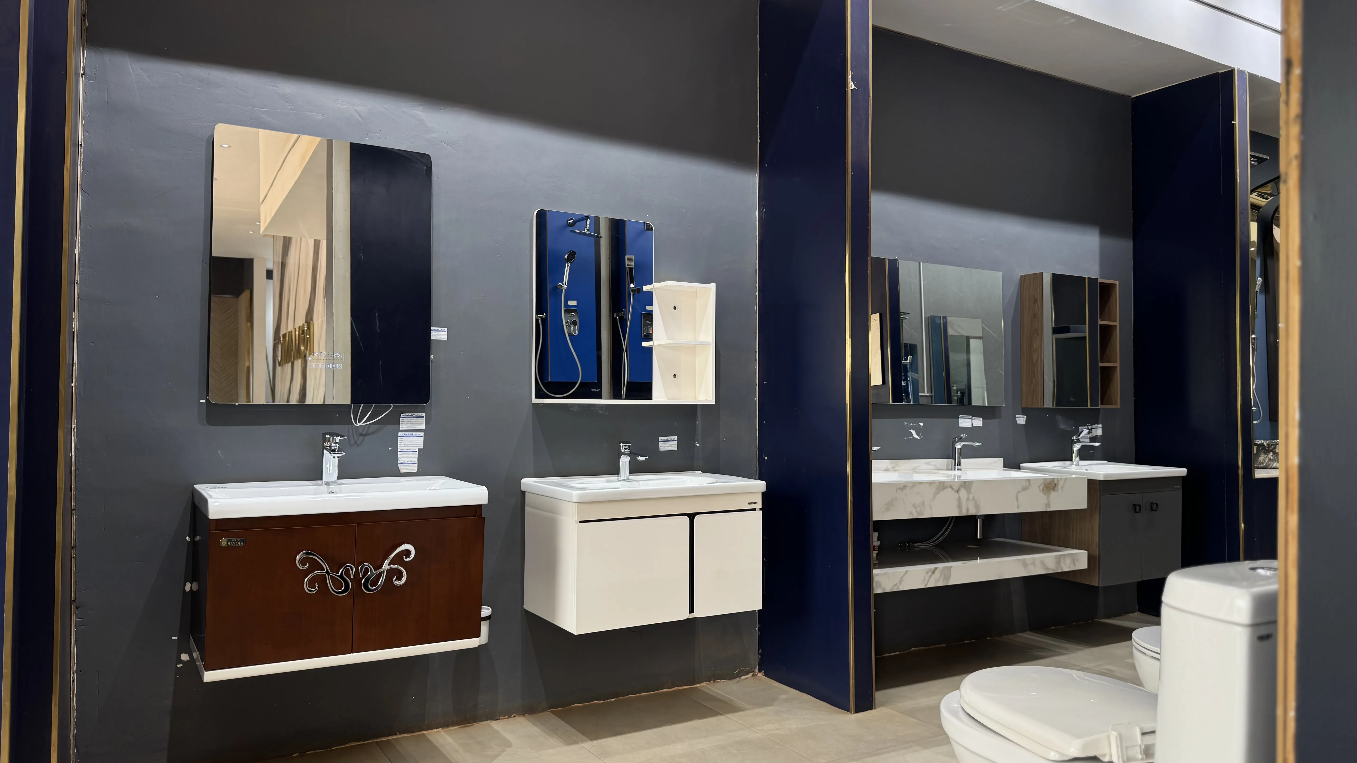 bathroom cabinet display