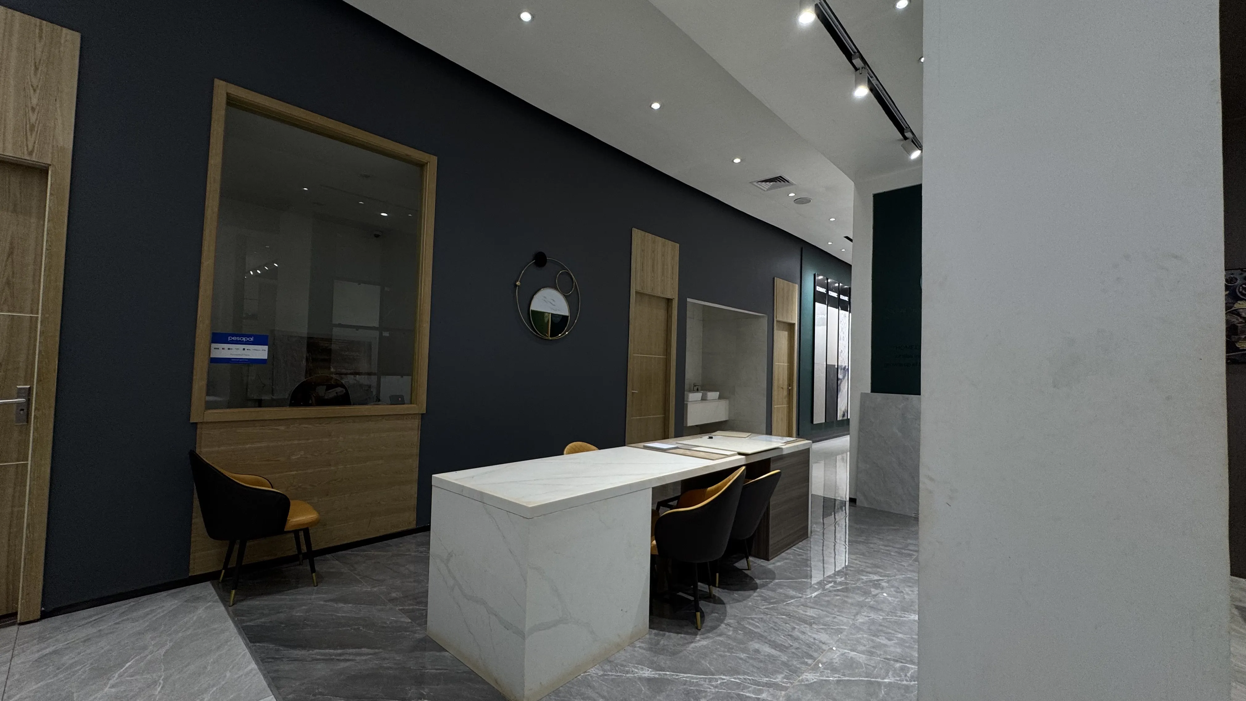 showroom reception layout